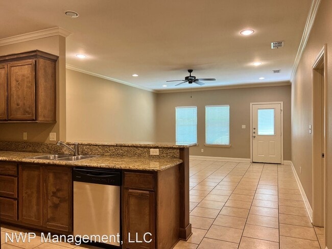 Building Photo - 3 br, 2 bath House - 9210 Shadow Oak Drive