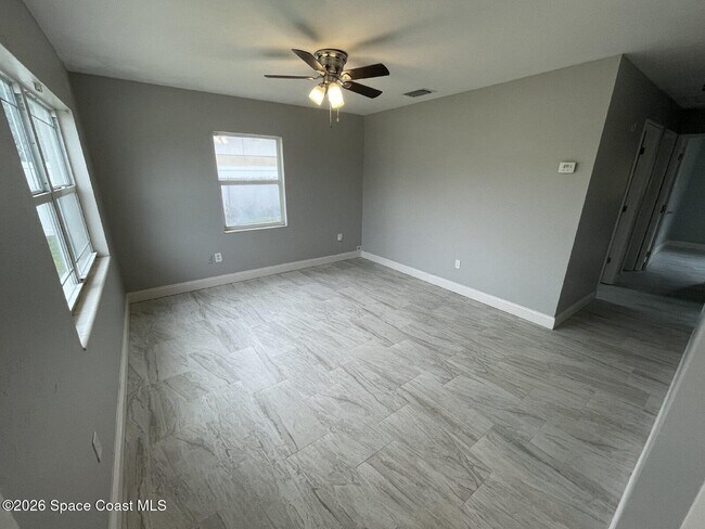 Building Photo - 2466 Pepper Ave