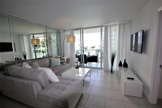 Foto del edificio - 5151 Collins Ave