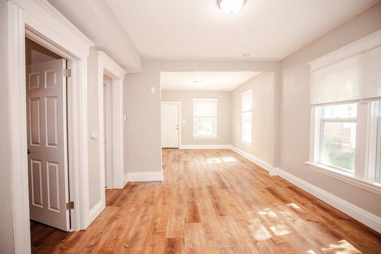 Foto principal - 1445 Yates St