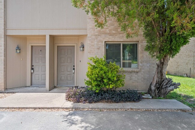 Building Photo - 111 Rhonda Dr