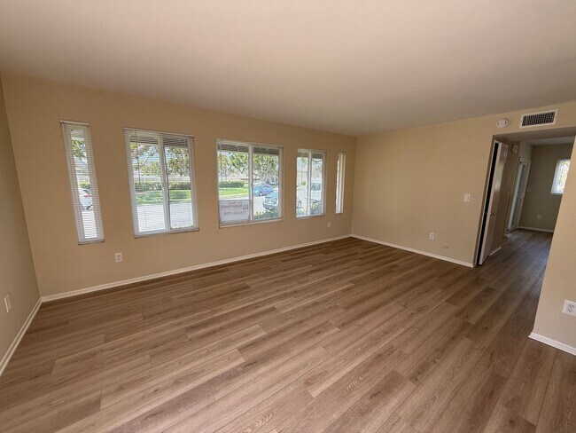 Foto del edificio - $1000 OFF FIRST MONTH'S RENT! Walnut Squar...