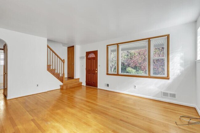 Foto del edificio - 8212 Dorset Ave