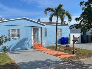 Building Photo - 2645 SW 33rd Ave