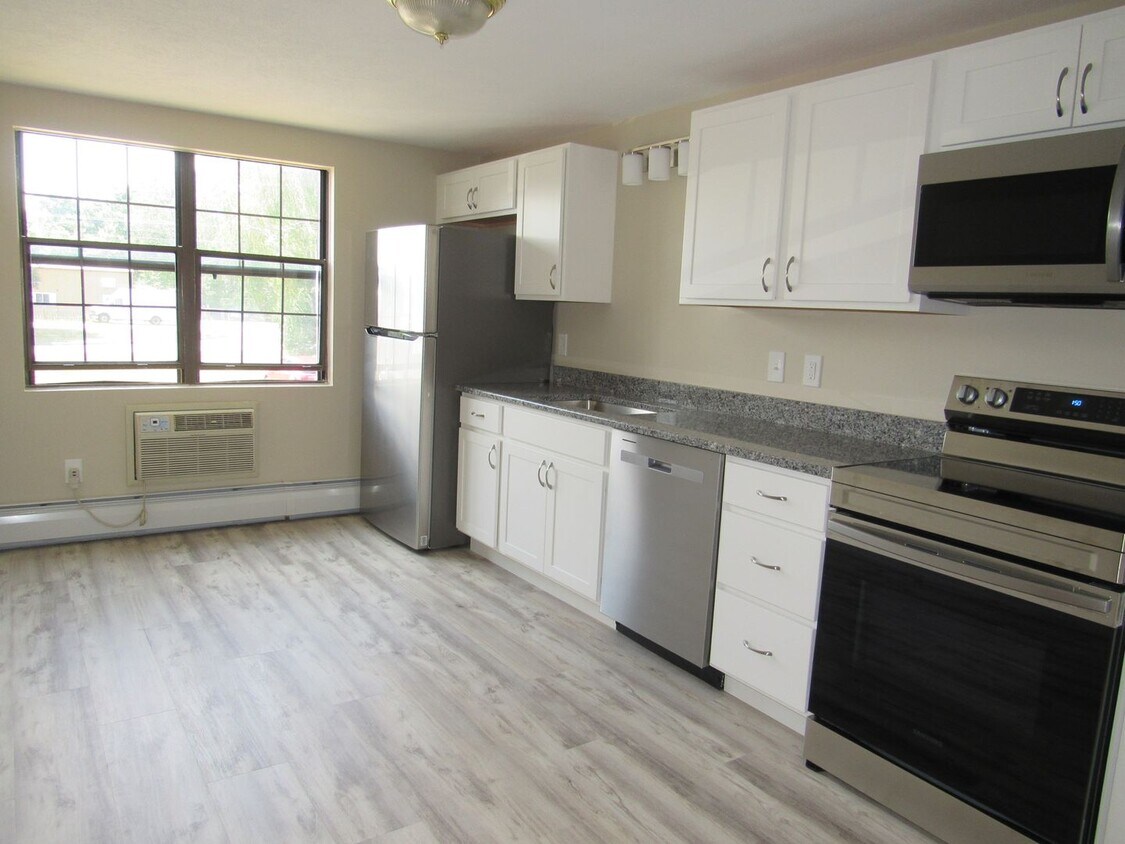 Foto principal - Plaistow Remodeled 2 Bedroom Condominium! ...