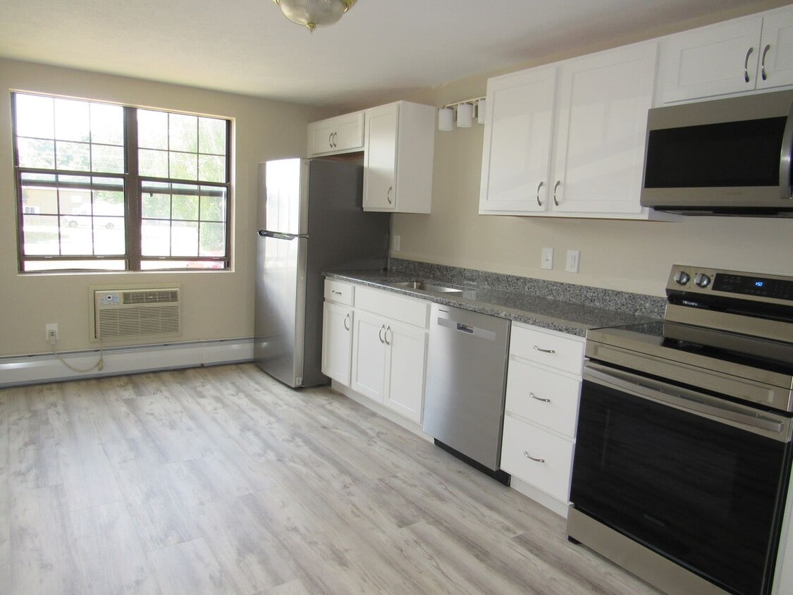 Primary Photo - Plaistow Remodeled 2 Bedroom Condominium! ...