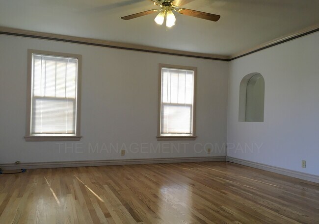 Foto del edificio - 576 Addison Ave W