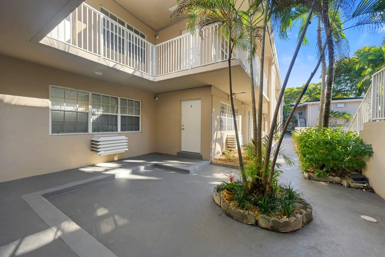 Foto principal - 6565 Santona St