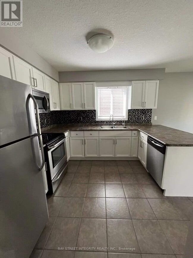 Building Photo - 1993 Denview Ave