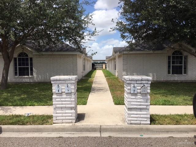 Foto principal - 807 N Cross Ln