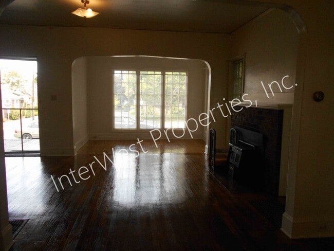 Building Photo - 2 Bedroom Home in the Alberta area with To...