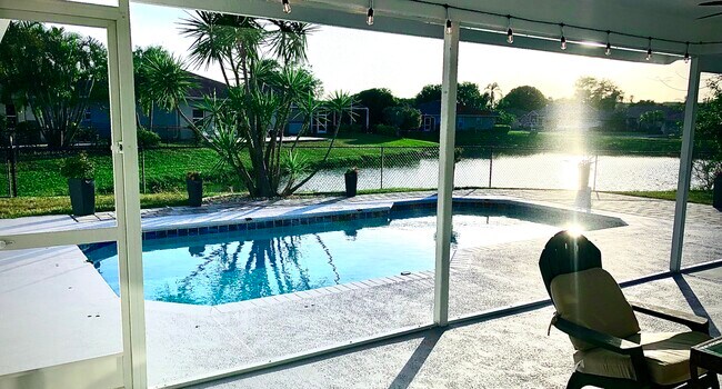 Pocos desde Lanai de piscina privada y lago - 5714 29th Ct E