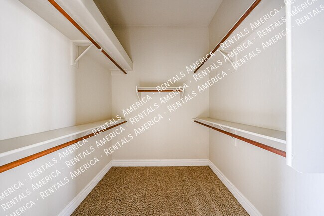 Foto del edificio - 2211 W Olive Way
