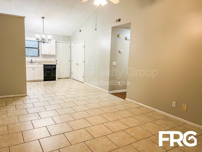 Foto del edificio - 205 Wyndham Cir