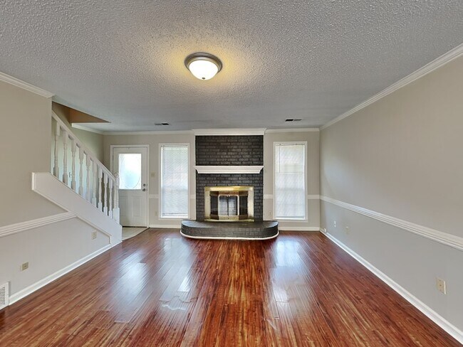 Building Photo - 5863 Pipers Green Ln