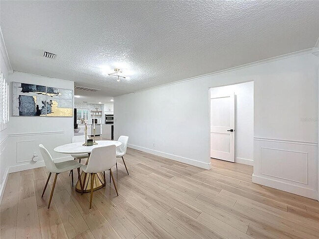 Foto del edificio - 4611 Cranston Pl