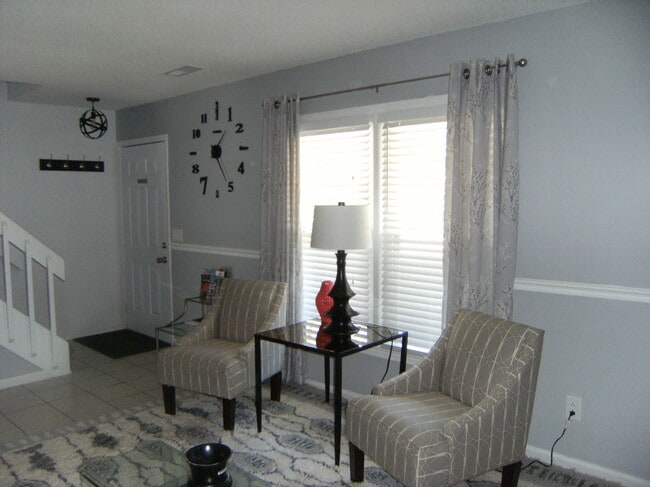 Building Photo - 2483 Realm St