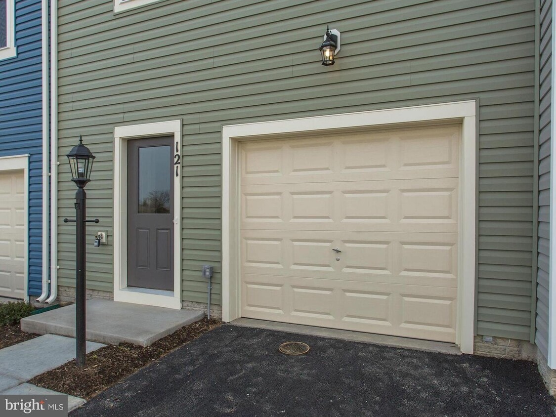 121 Splendor Garden Way, Stephenson, VA 22656 Townhome Rentals in