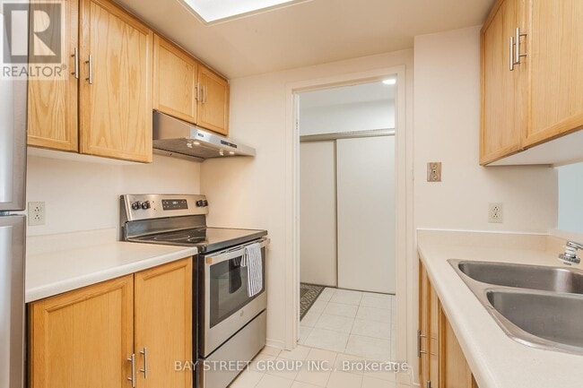 Building Photo - 2 Raymerville Dr