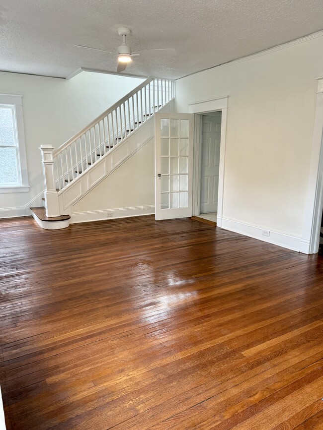 Living room - 2312 Hawthorne Ave