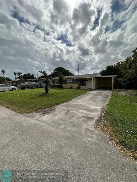 Building Photo - 6940 SW 24th Ct