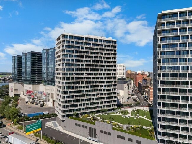 Foto del edificio - 131-02B 40th Rd