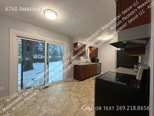 Foto del edificio - 6740 Amberly St