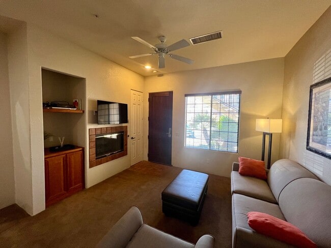 Building Photo - AVAILABLE NOW!!! DOWNSTAIRS 1 Bedroom 1 Bathroom La Quinta Condo
