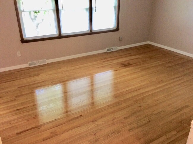 Foto del edificio - MAJOR PRICE DROP!!! 4 Bed ~10 Min from LAN...