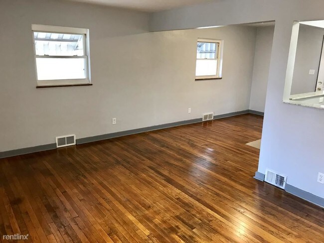 Foto del edificio - 2 br, 1 bath House - 1944 Mountford Ave