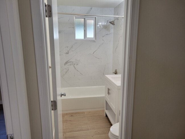 Building Photo - 303 Ohio St