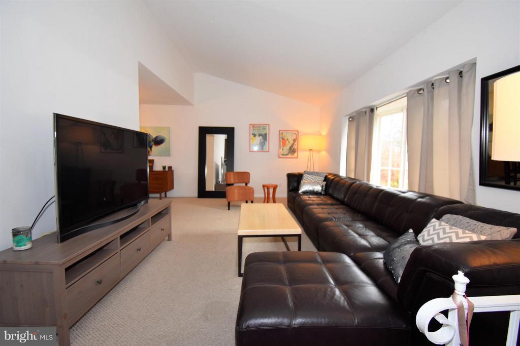 Primary Photo - 6405 Middleburg Ln