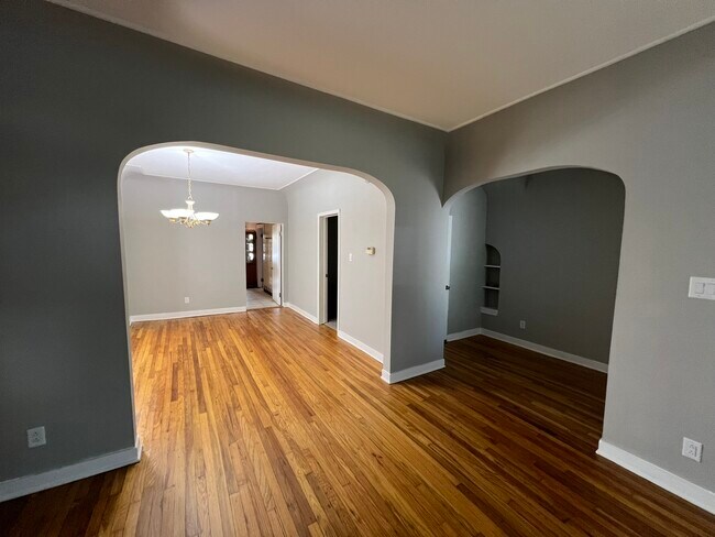 Spacious living room - 4718 N Laramie Ave