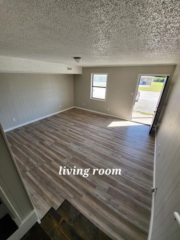Foto principal - 2-Bed 1.5-Bath Townhome Available Soon!