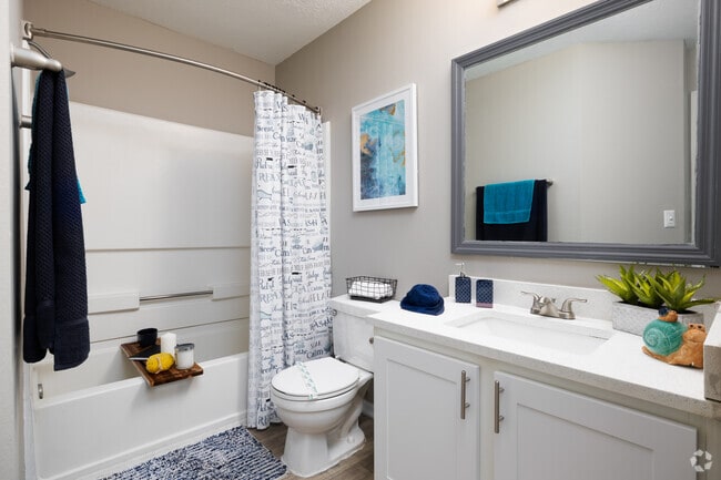 1BR, 1BA - 675SF - Bathroom - Highpoint Club Apartments