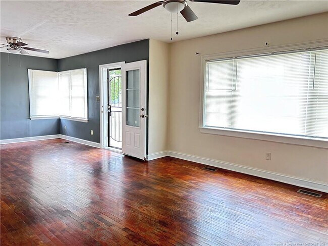Foto del edificio - 5200 Cypress Rd