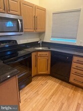 Building Photo - 132 N Bradford St