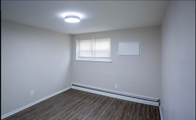 Building Photo - 831 Cedar Ct
