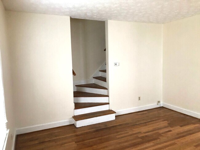 Building Photo - Duplex close to St. Joe Hospital   240626