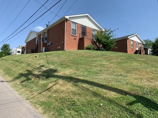 Building Photo - Quaint Sylvan Heights Duplex