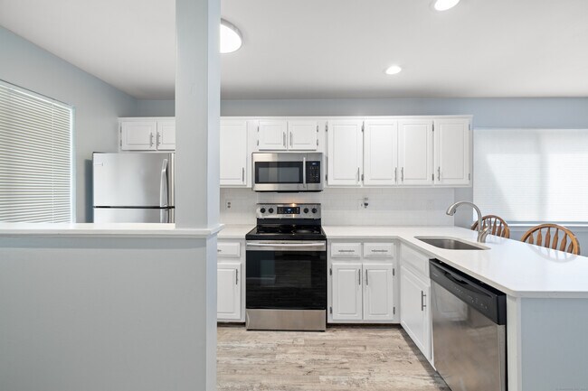 Building Photo - 718 Cove Rd