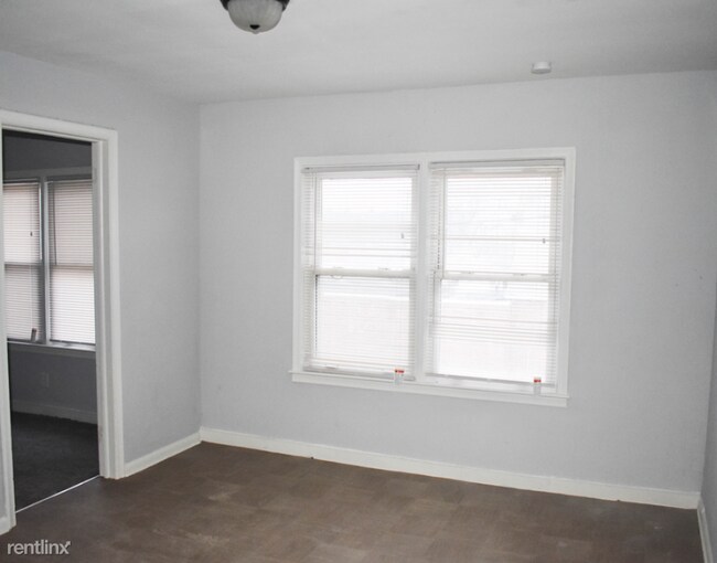 Building Photo - 2 br, 1 bath Apartment - 2061 Trowbridge St B
