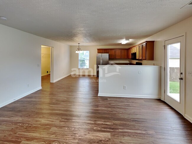 Foto del edificio - 604 Blossom Hill Dr