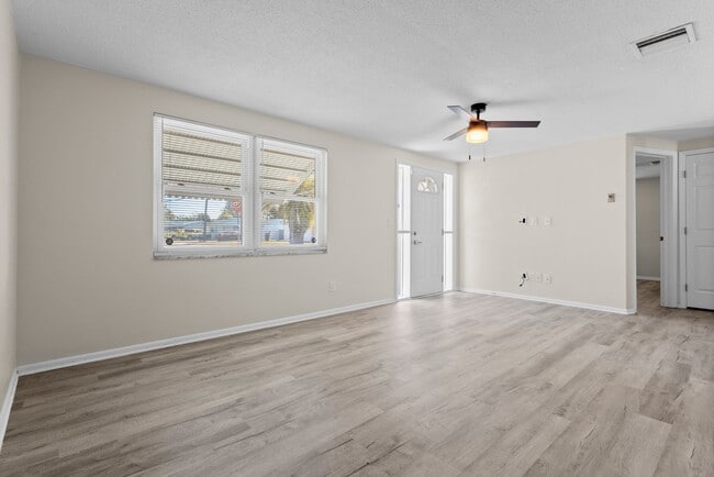 Building Photo - 2509 Sweetwood Dr