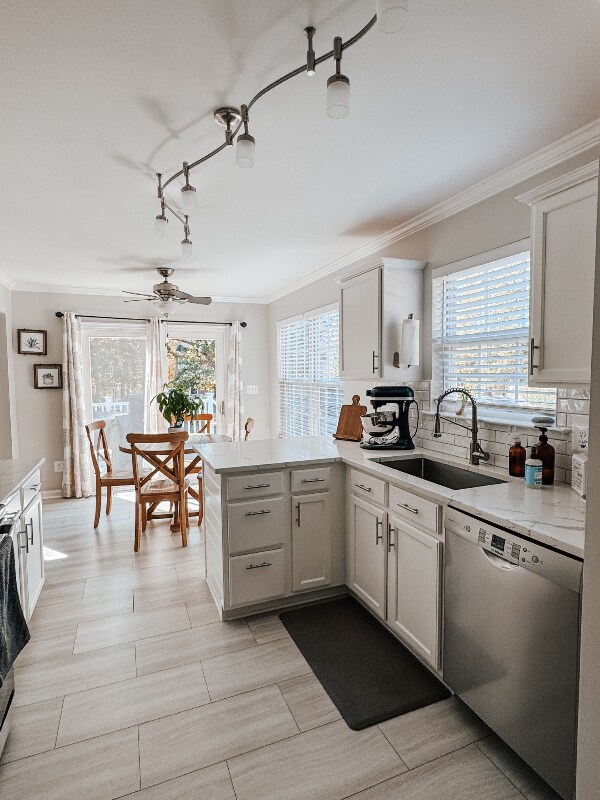 Foto del edificio - 11812 Wilderness Park Dr