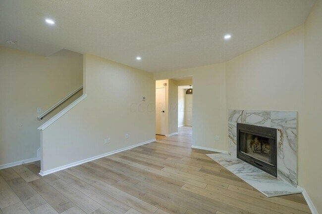 Building Photo - 2402 Hannaway Ln