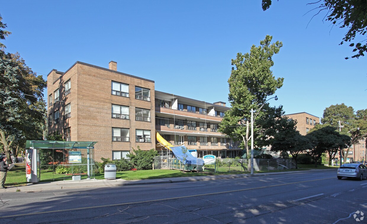 Ridge Hill Manor Apartments 2100 Bathurst St Toronto, ON