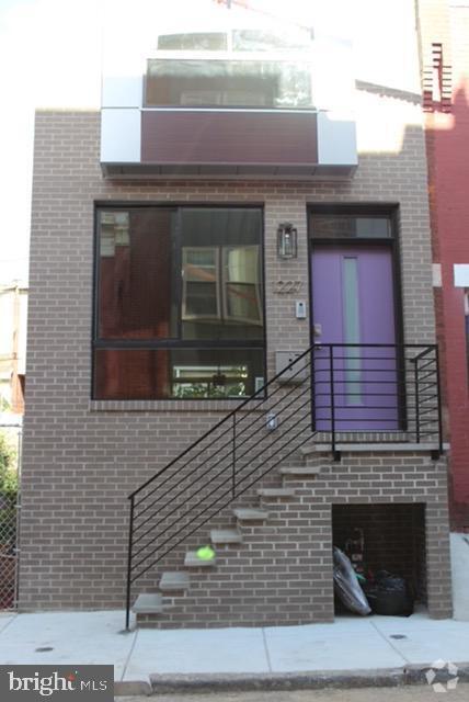 Building Photo - 1227 N Myrtlewood St