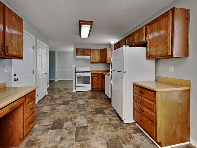 Foto del edificio - Charming 4-Bed Home in Kansas City with Garage Parking