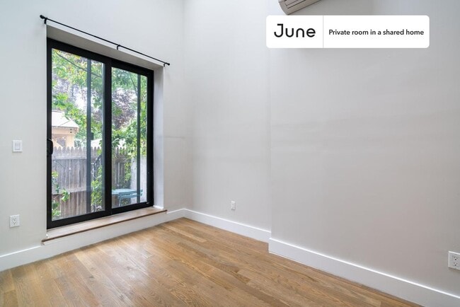 Building Photo - Room in Shared 6 bed/6.5 bath home